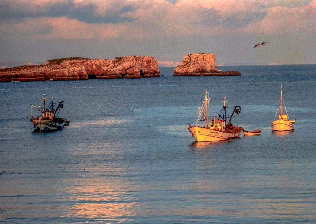 Sunrise in the Algarve
before the condos came (1972)